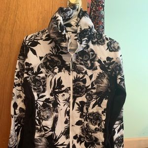 Lululemon size 8 zip up sweatshirt